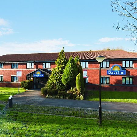 Days Inn Hotel Membury Lambourn Экстерьер фото