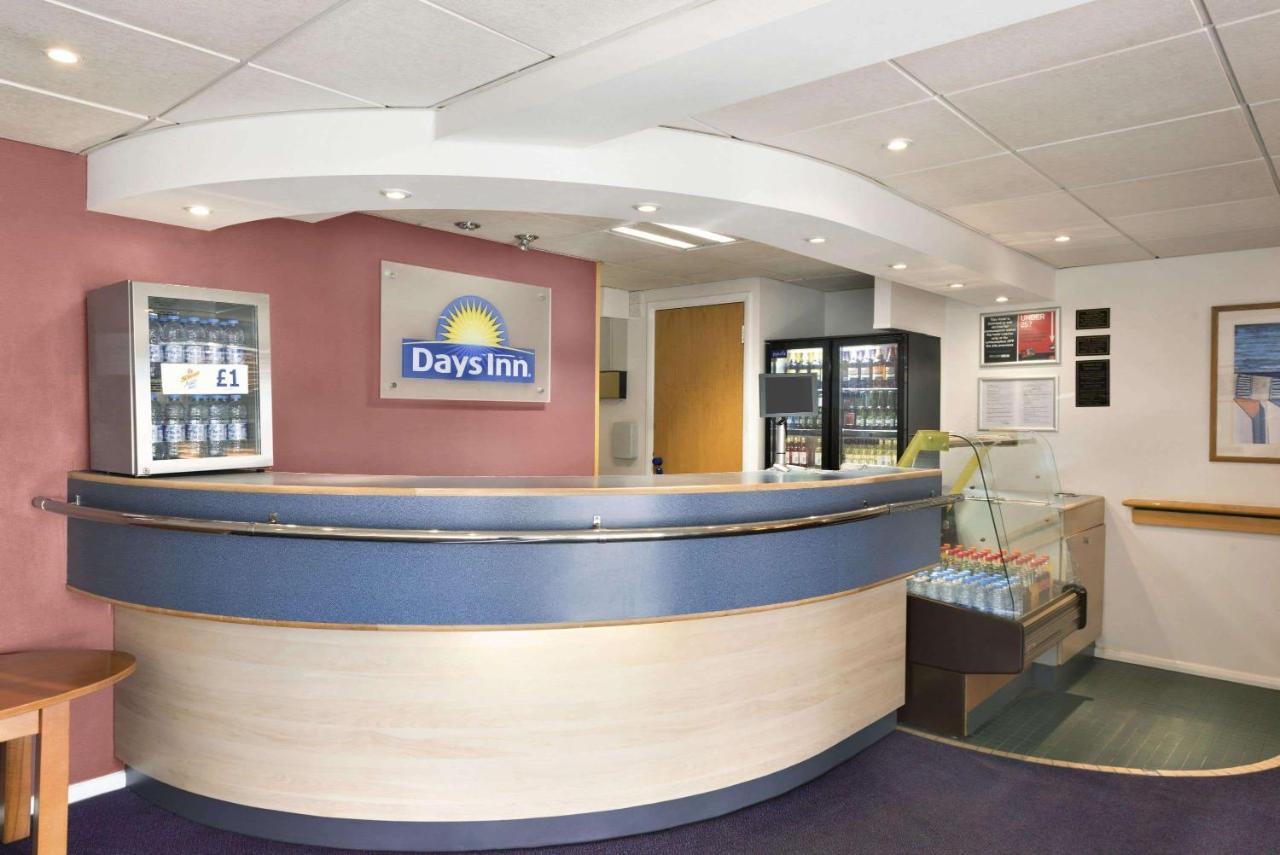 Days Inn Hotel Membury Lambourn Экстерьер фото