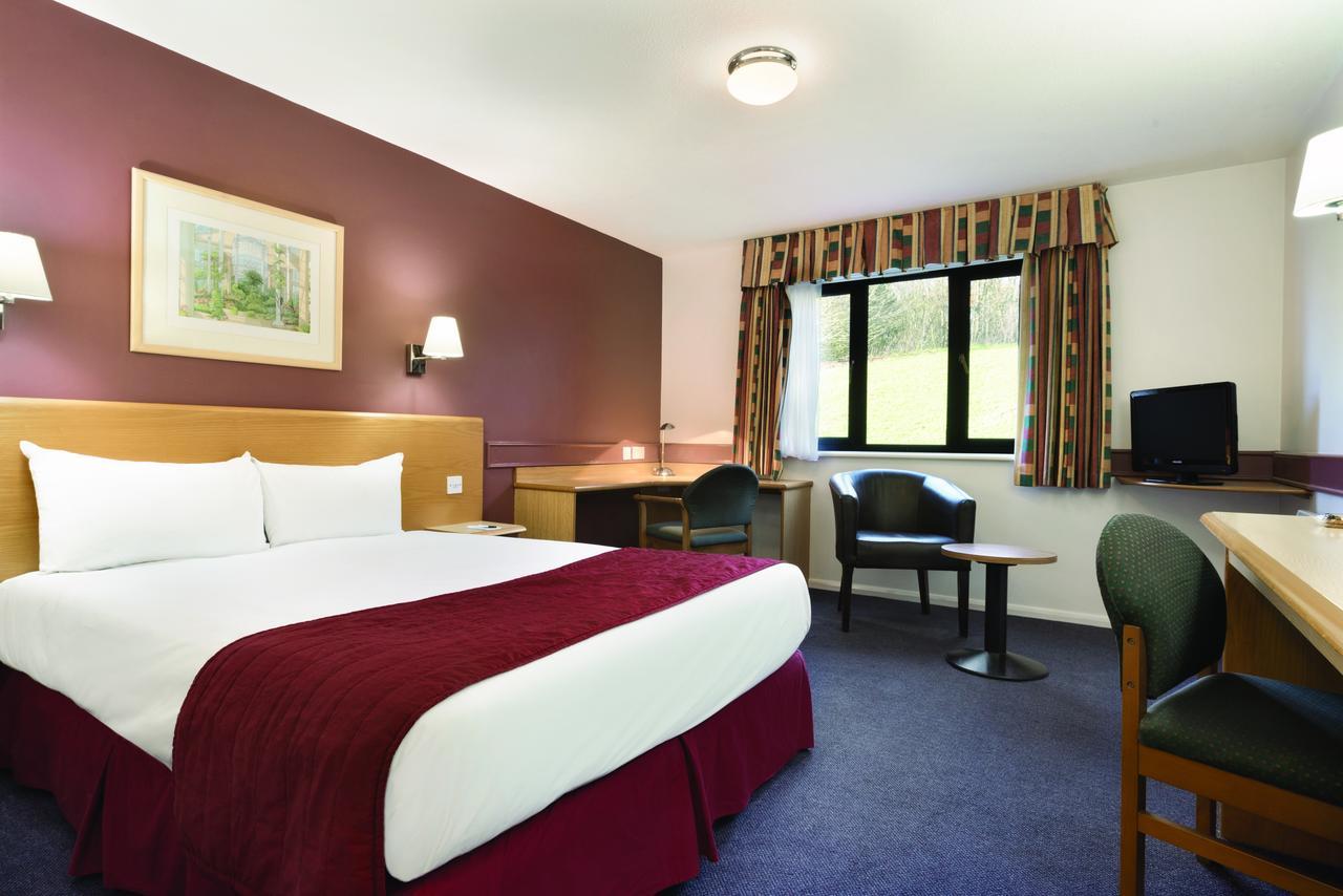 Days Inn Hotel Membury Lambourn Экстерьер фото