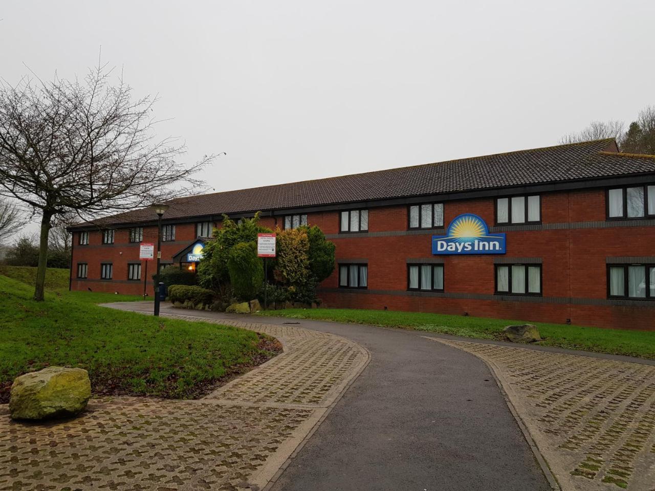 Days Inn Hotel Membury Lambourn Экстерьер фото